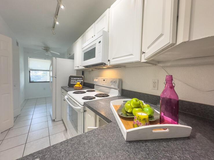 DELRAY OAKS CONDO - Residential