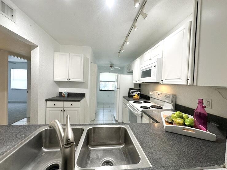 DELRAY OAKS CONDO - Residential