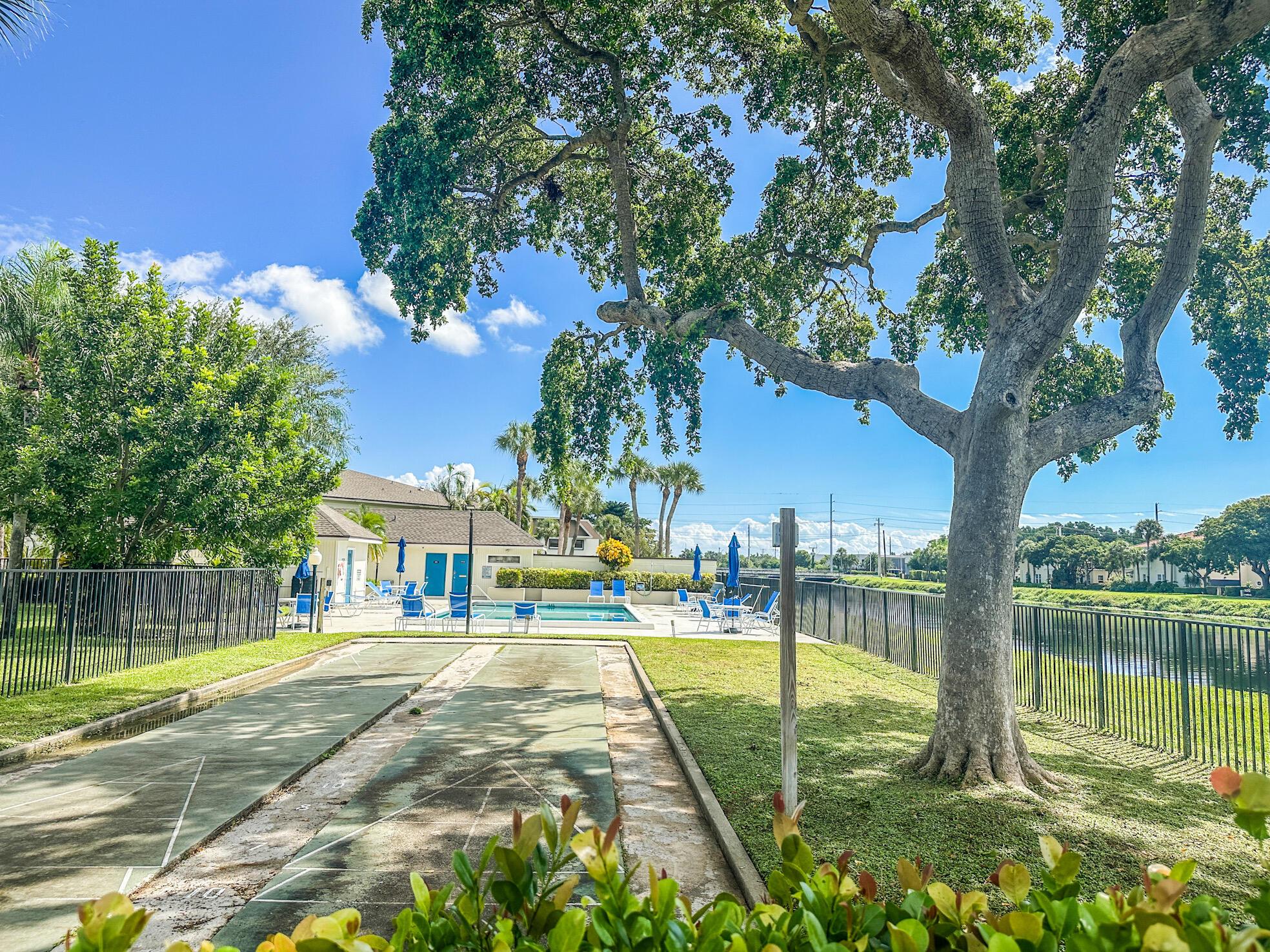 DELRAY OAKS CONDO - Residential