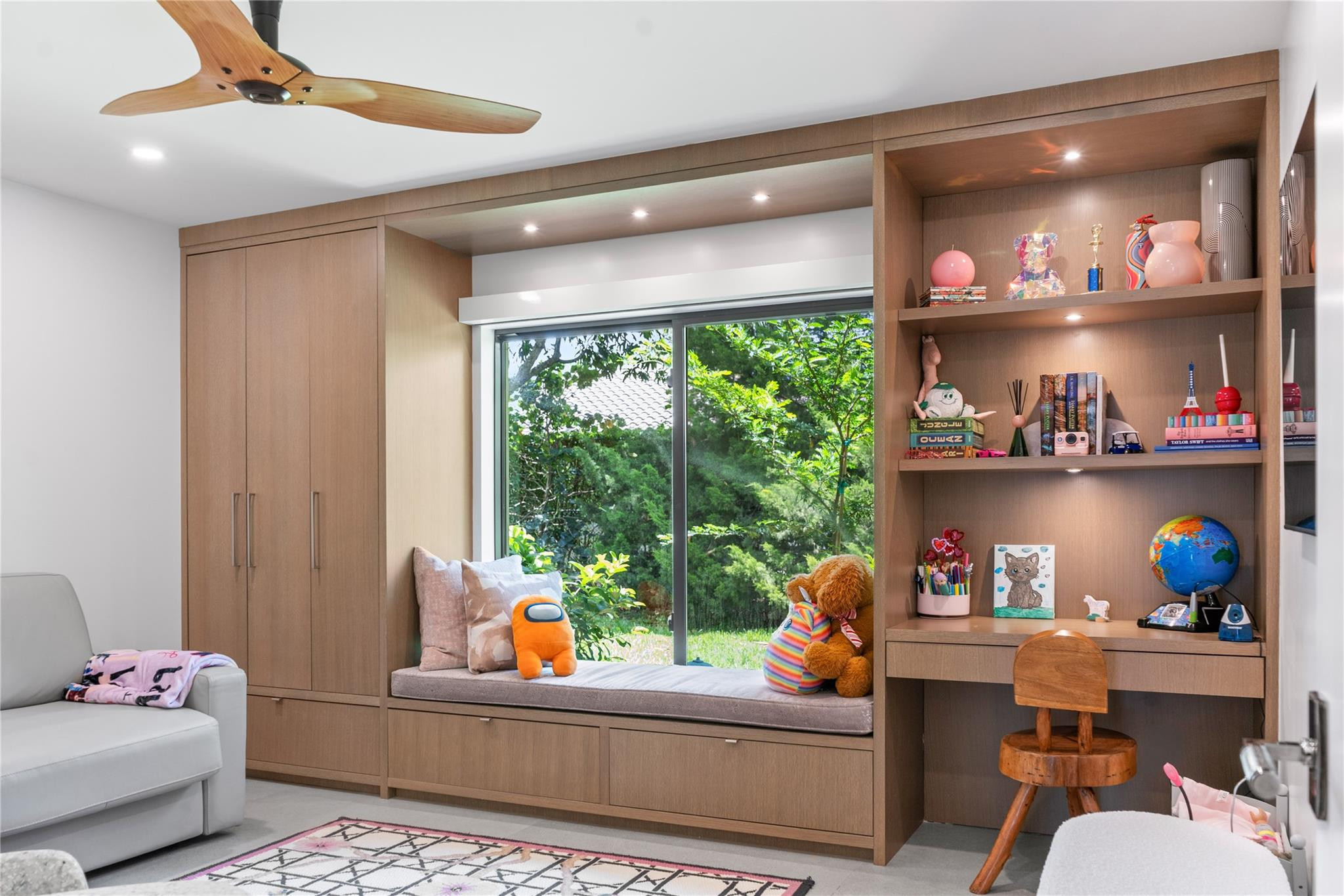 LONG LAKE ESTATES - Residential