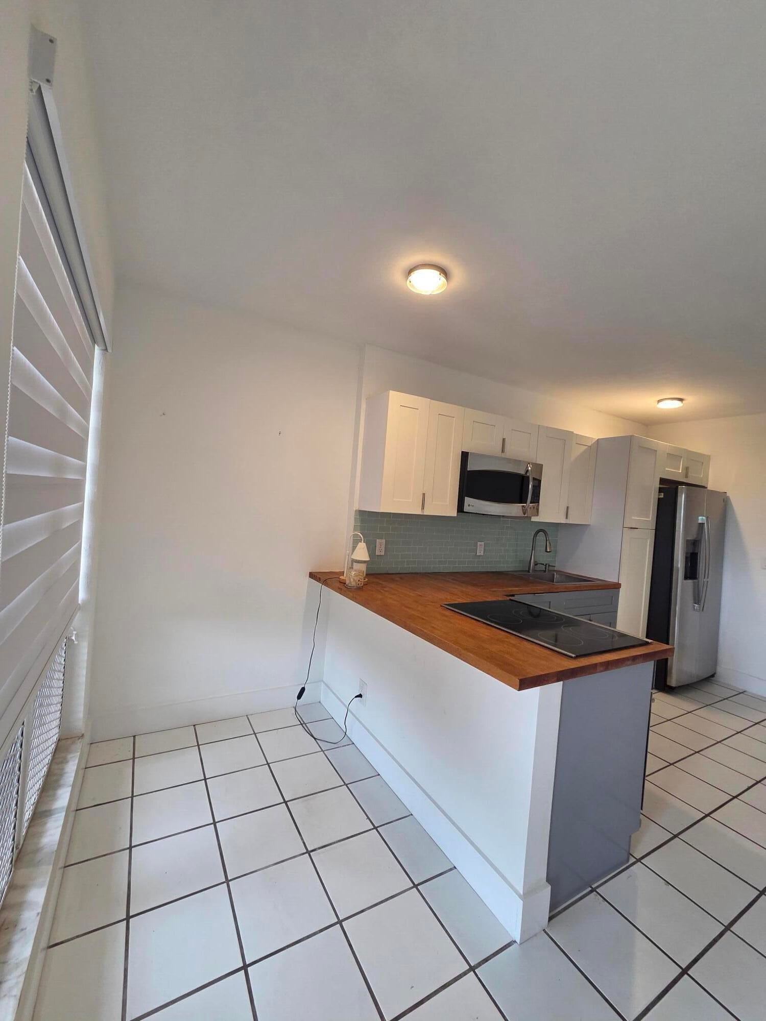 2716 NE 30TH Place 105C
