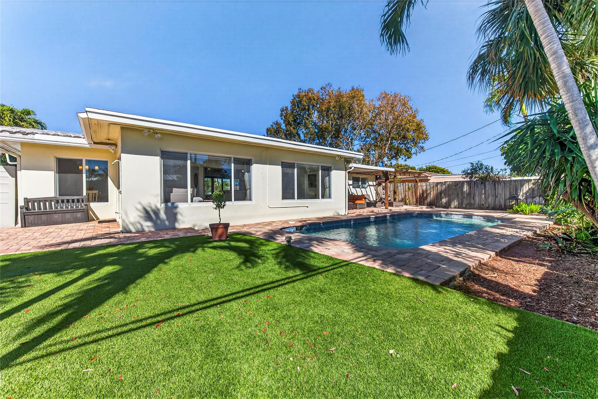 LIGHTHOUSE POINT ESTATES - Residential