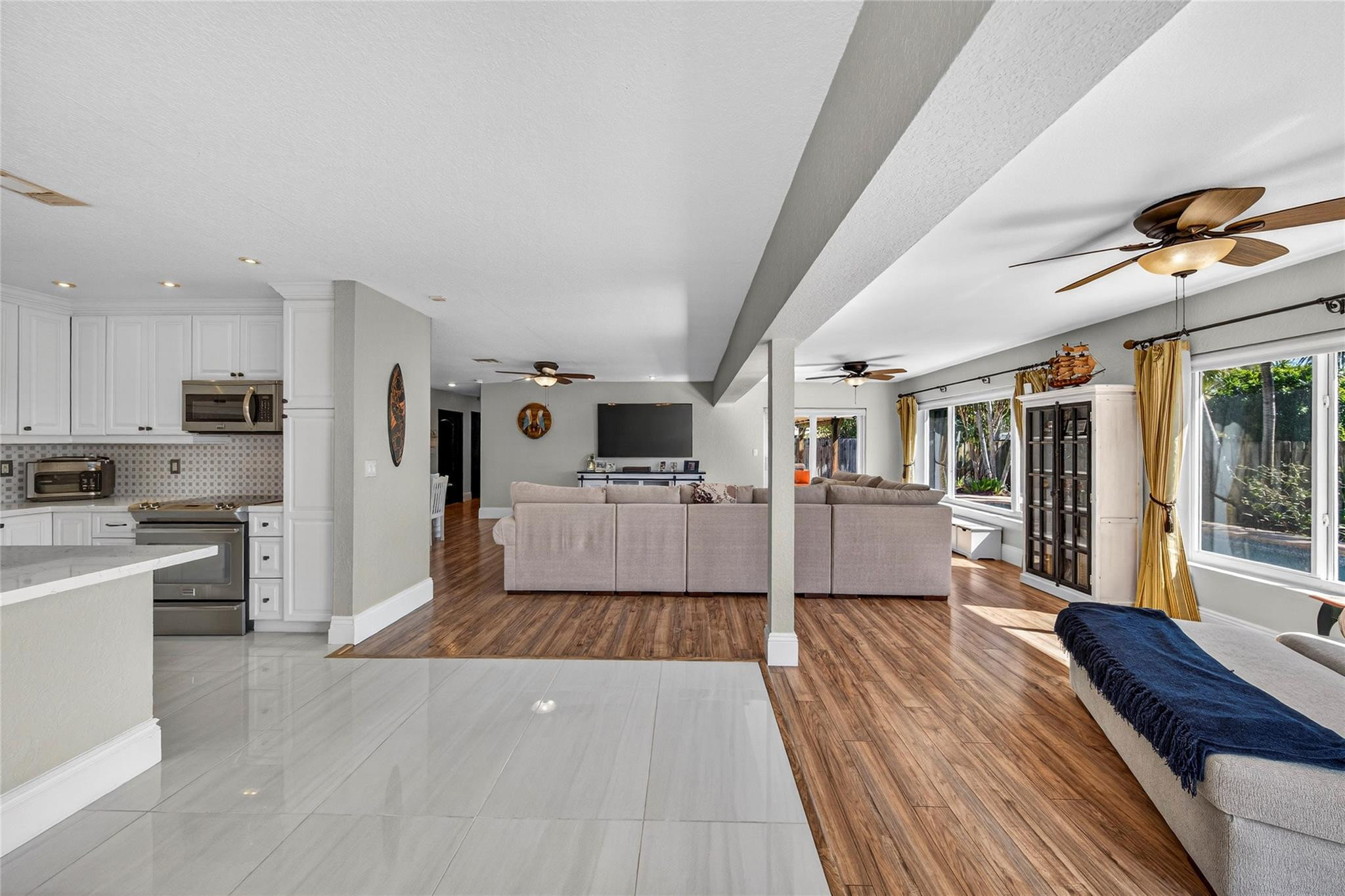 LIGHTHOUSE POINT ESTATES - Residential