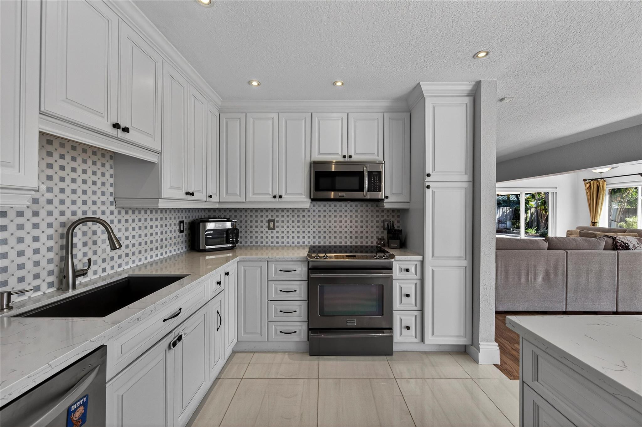 LIGHTHOUSE POINT ESTATES - Residential