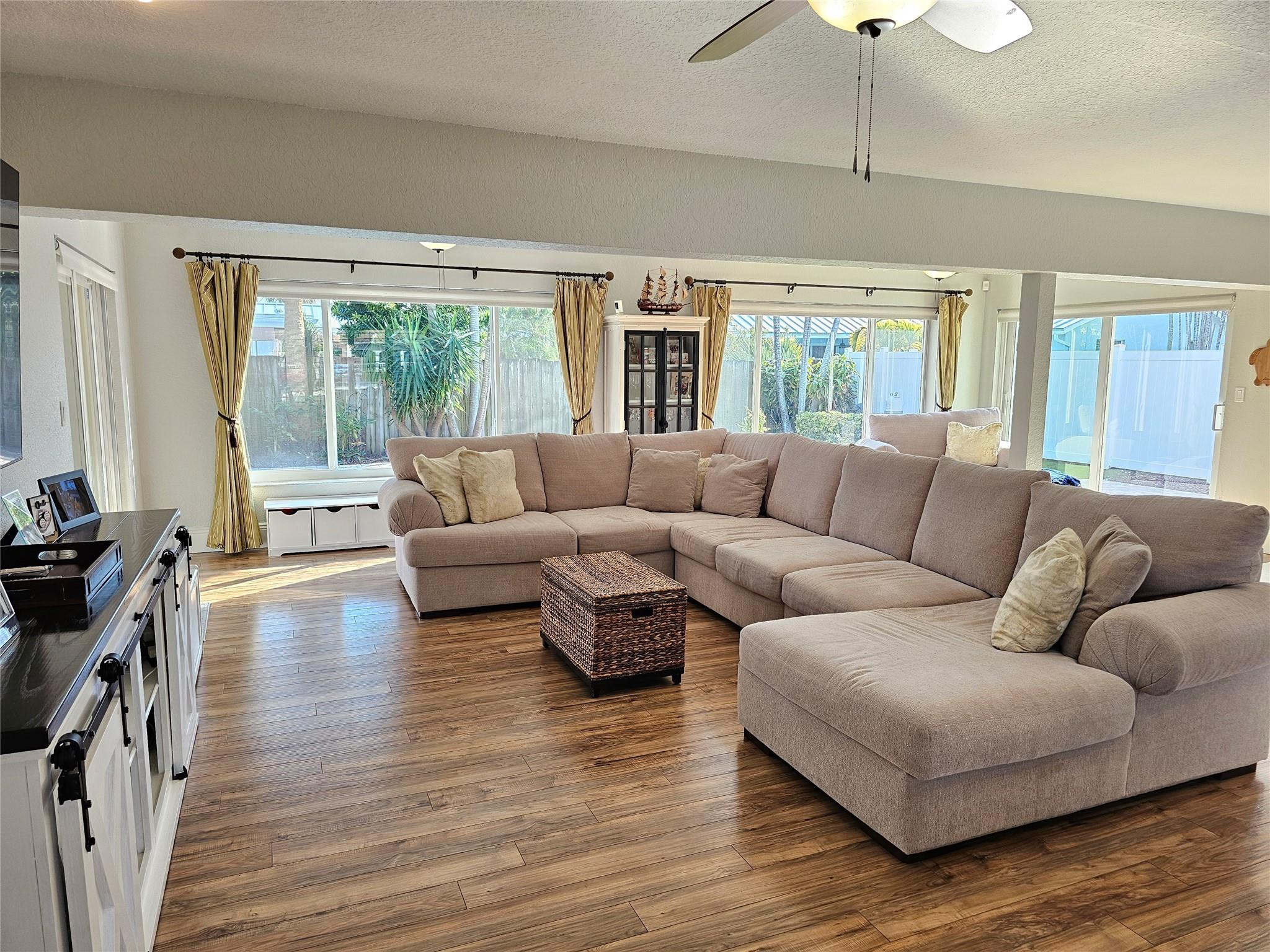 LIGHTHOUSE POINT ESTATES - Residential