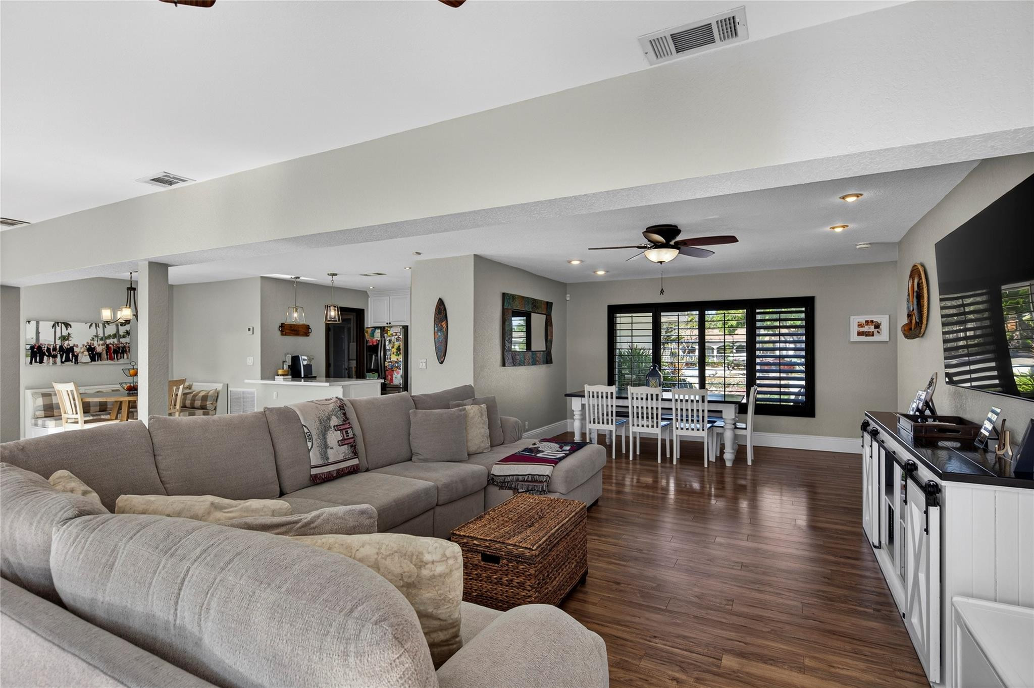 LIGHTHOUSE POINT ESTATES - Residential