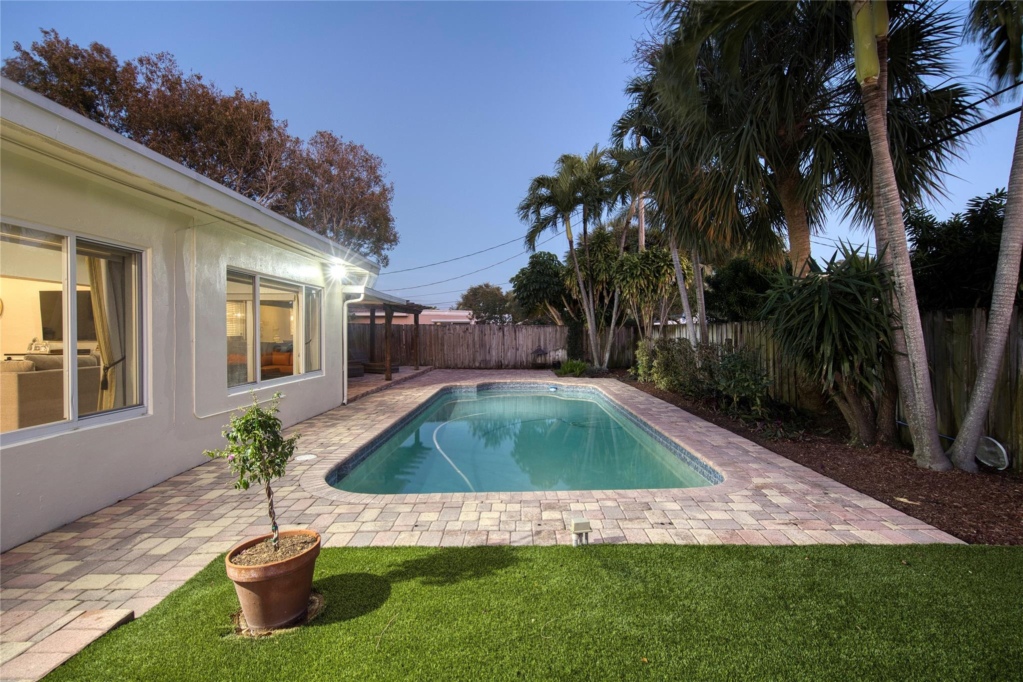 LIGHTHOUSE POINT ESTATES - Residential