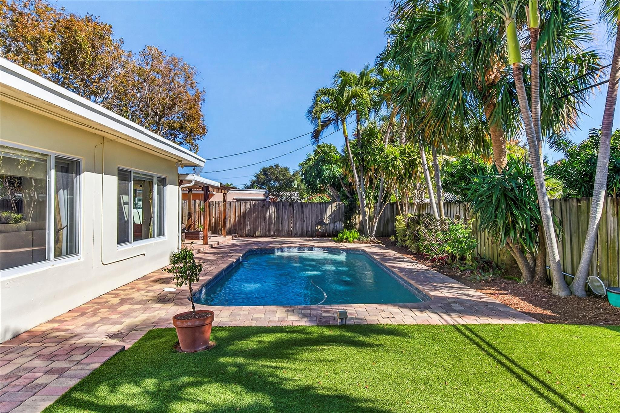 LIGHTHOUSE POINT ESTATES - Residential