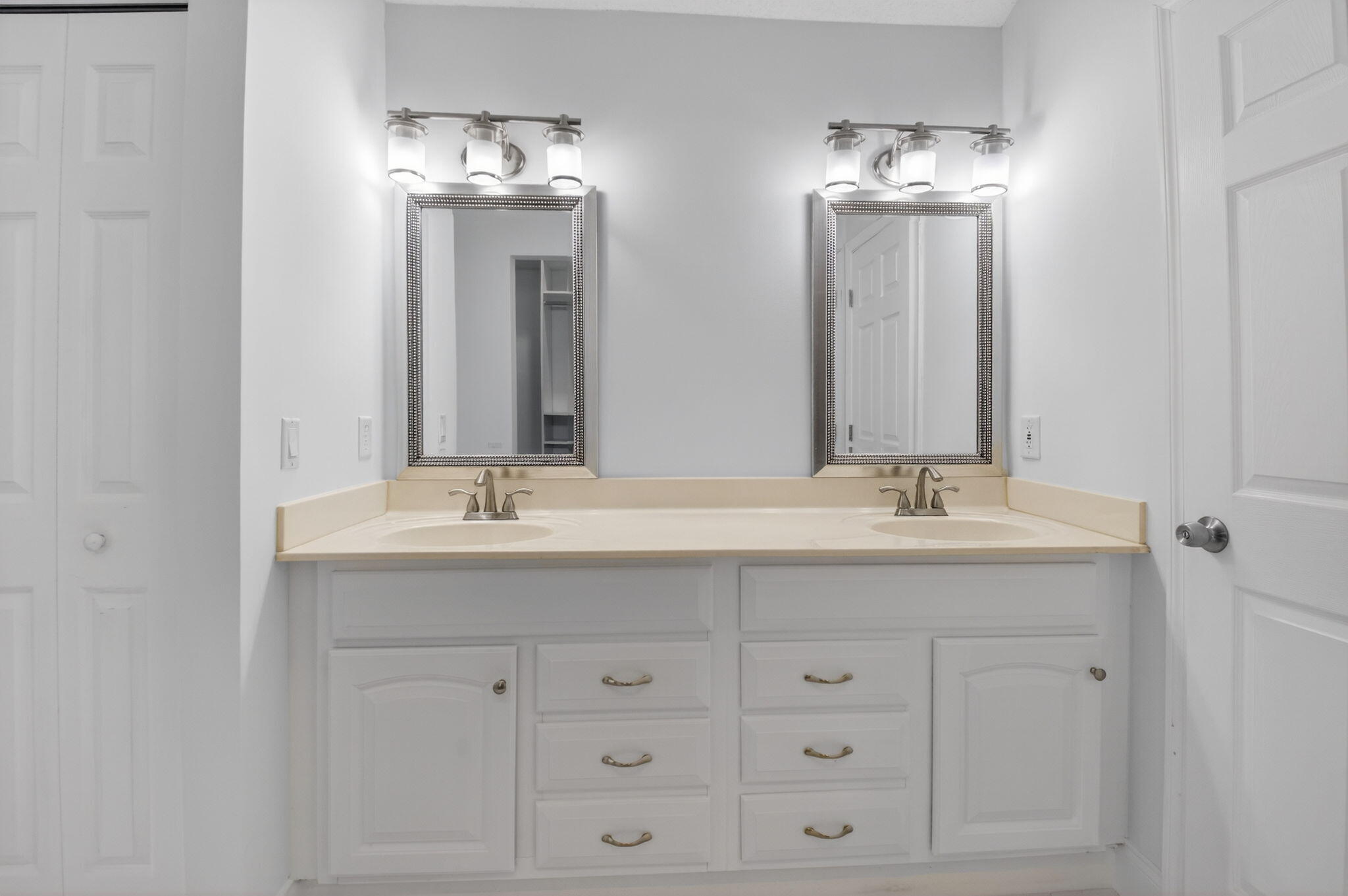 SAWGRASS LAKES HOMES - Residential