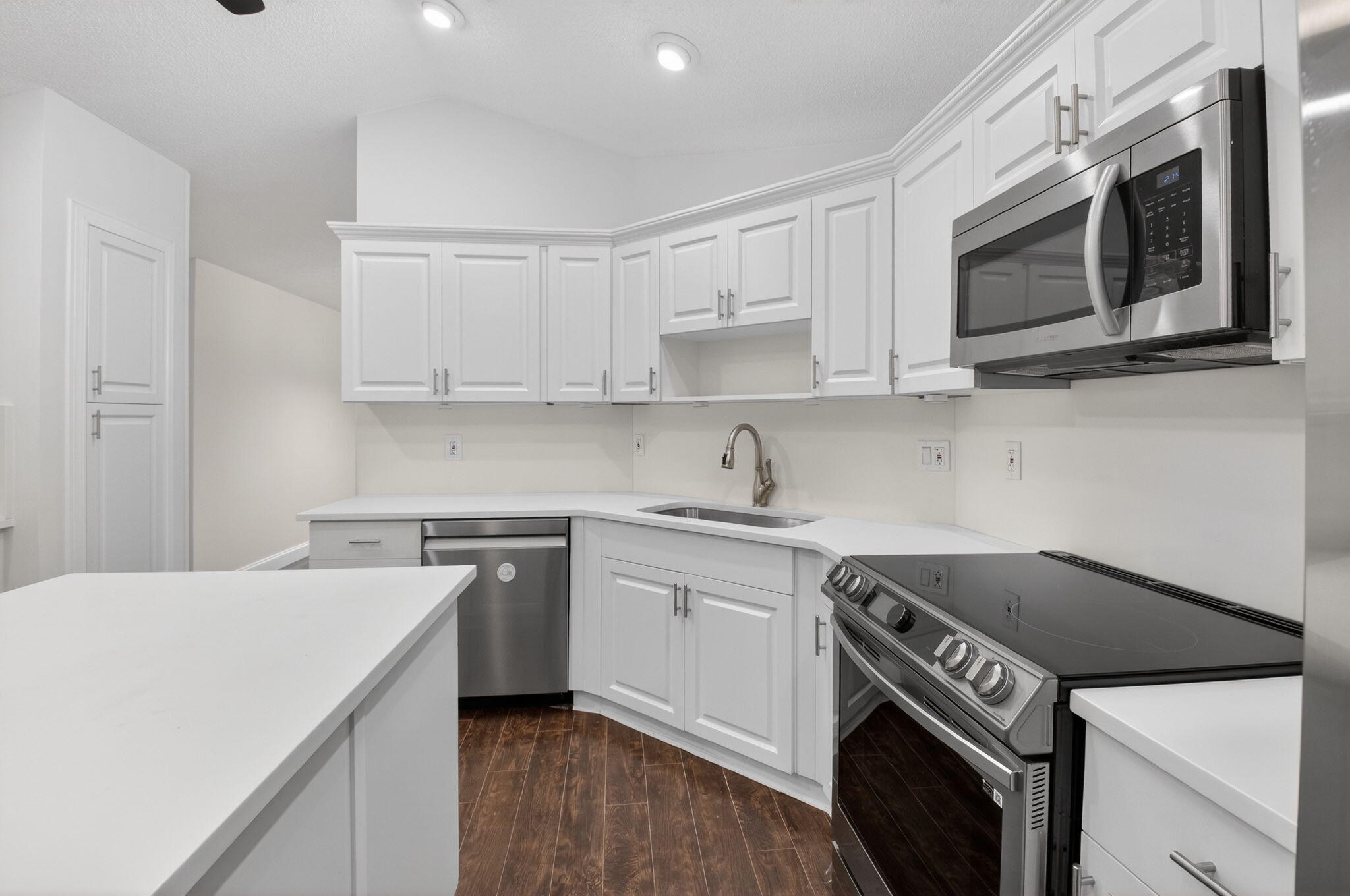 SAWGRASS LAKES HOMES - Residential