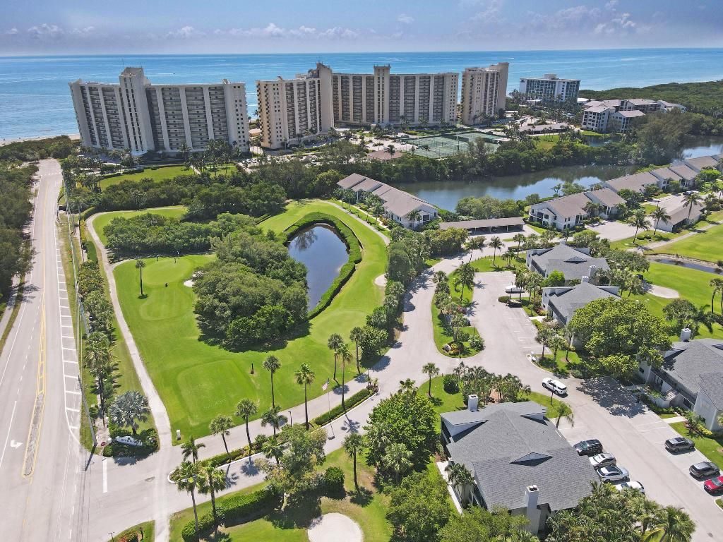 Photo of 102 Clubhouse Circle, Jupiter, FL 33477 (MLS # R11117260)