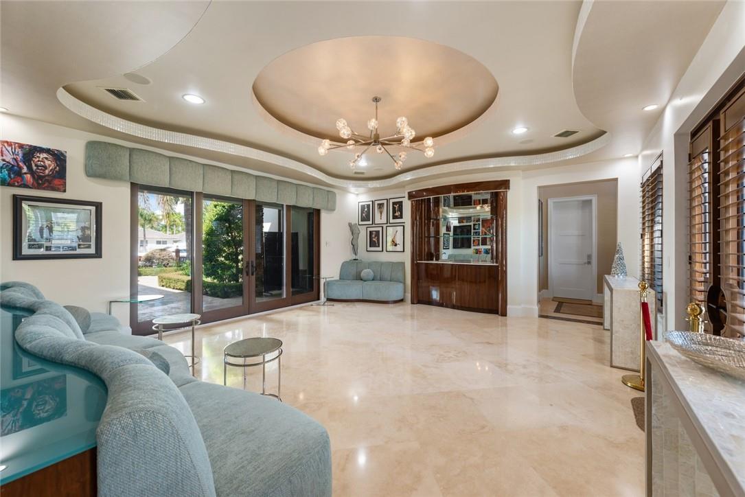 SEVEN ISLES - Residential