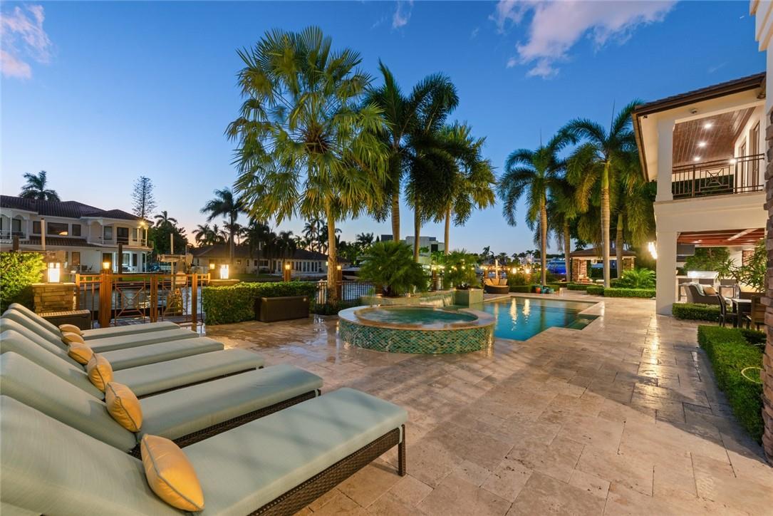 SEVEN ISLES - Residential