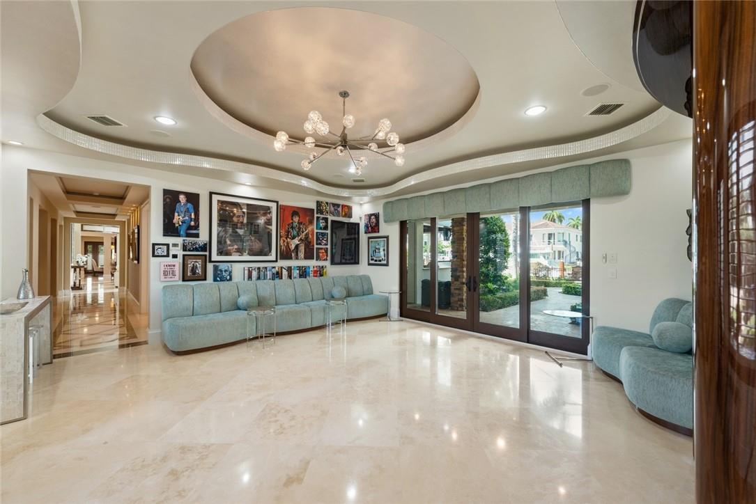 SEVEN ISLES - Residential