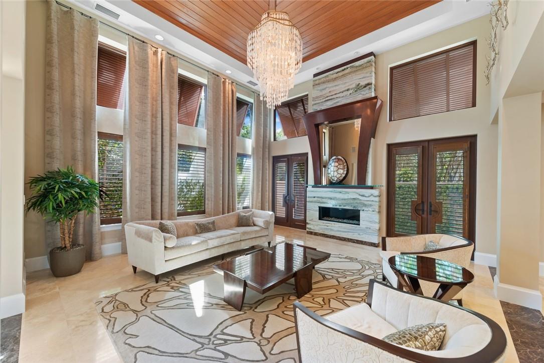 SEVEN ISLES - Residential