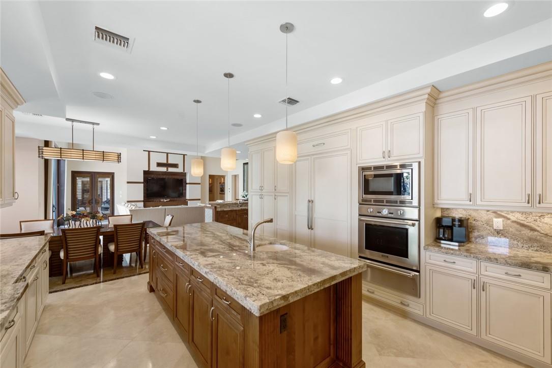 SEVEN ISLES - Residential