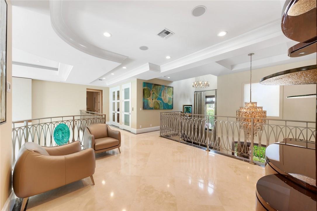 SEVEN ISLES - Residential