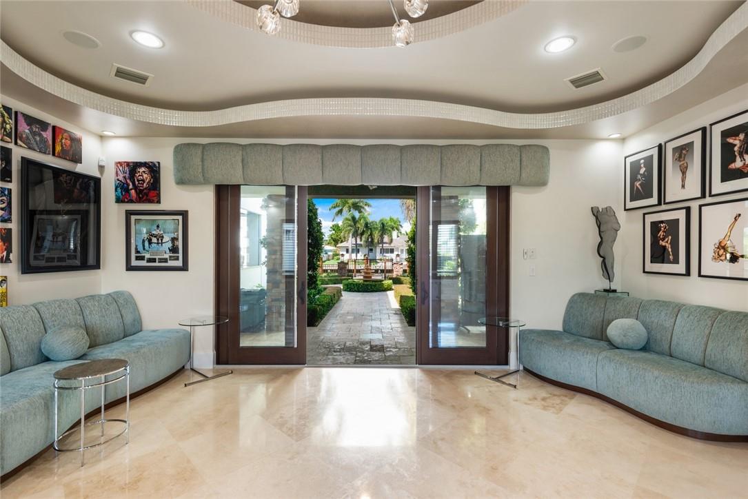 SEVEN ISLES - Residential