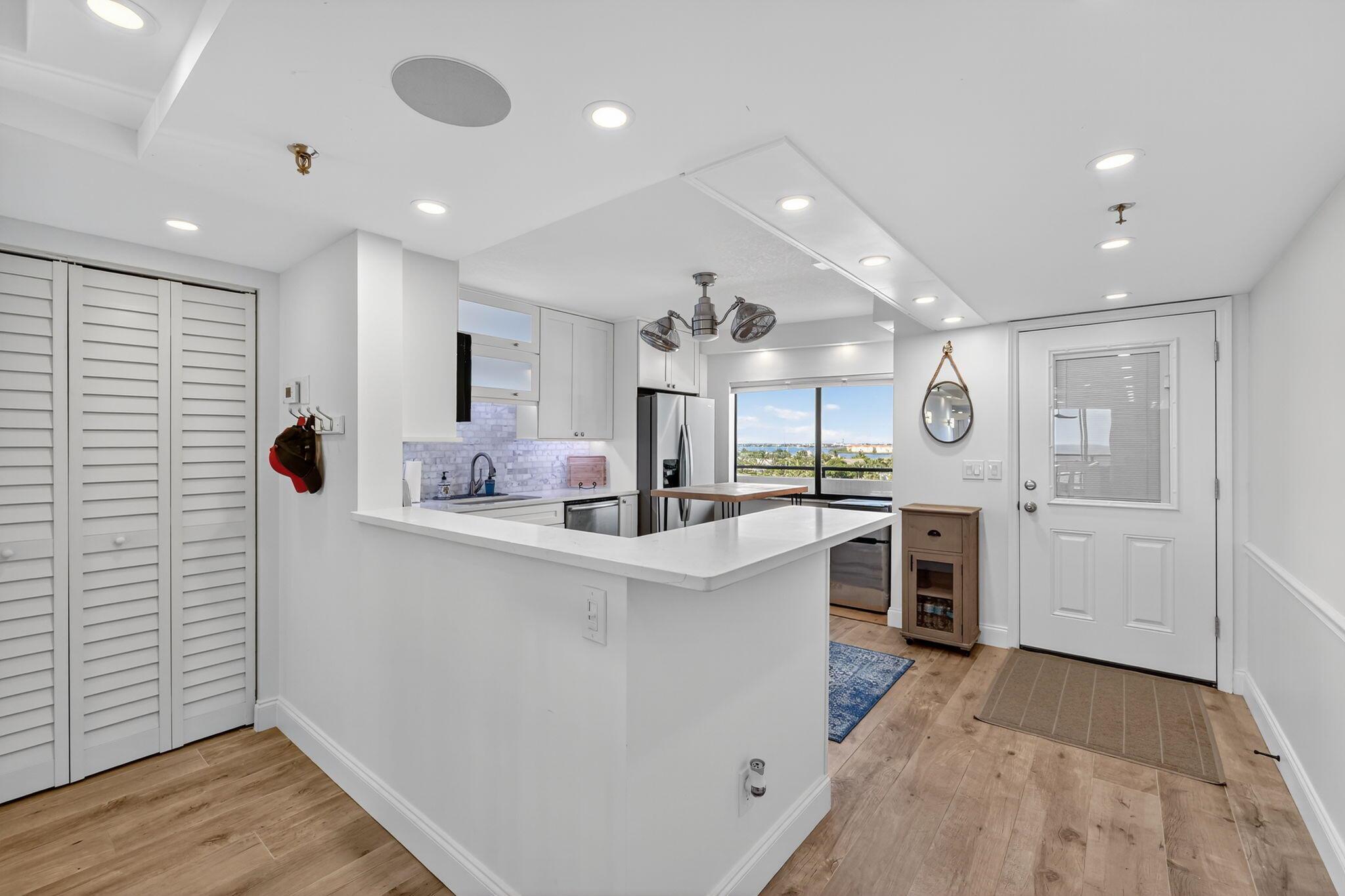 AVALON BEACH CLUB CONDOMI - Residential