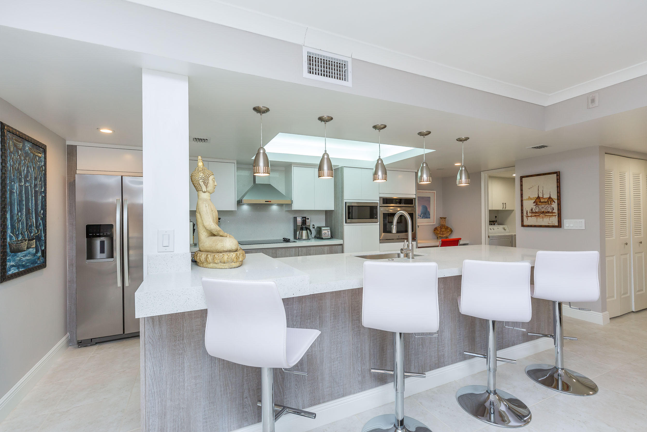 2455 Lindell Boulevard 3304