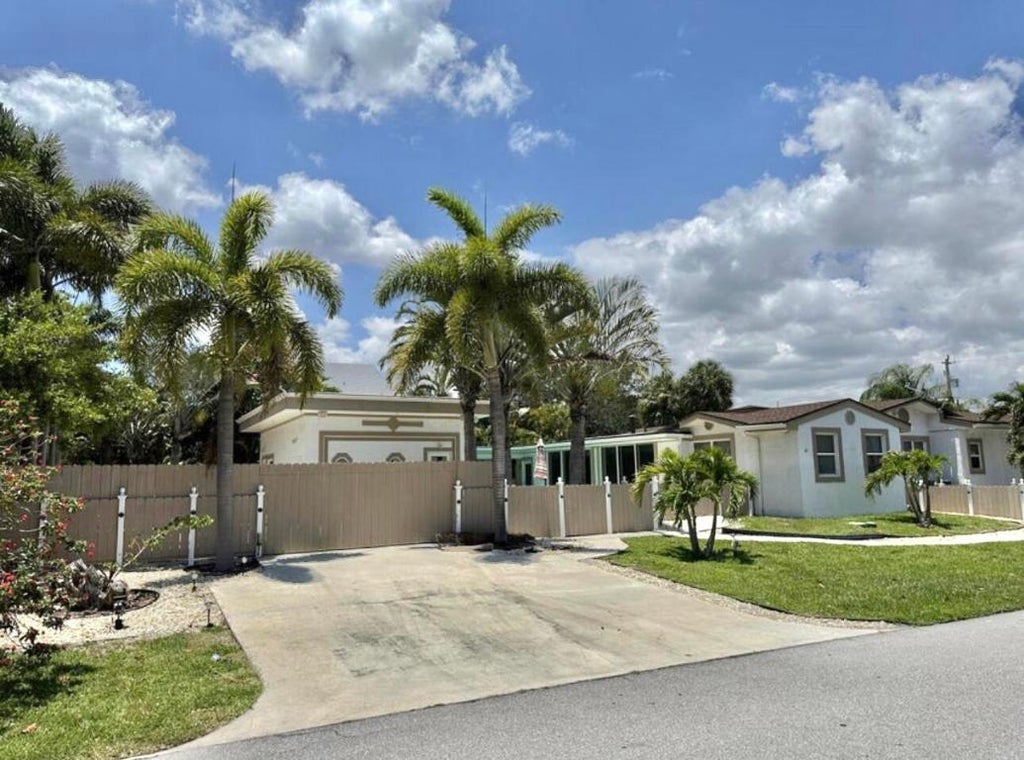 Photo of 698 Forsyth Street #2, Boca Raton, FL 33487 (MLS # R10938098)