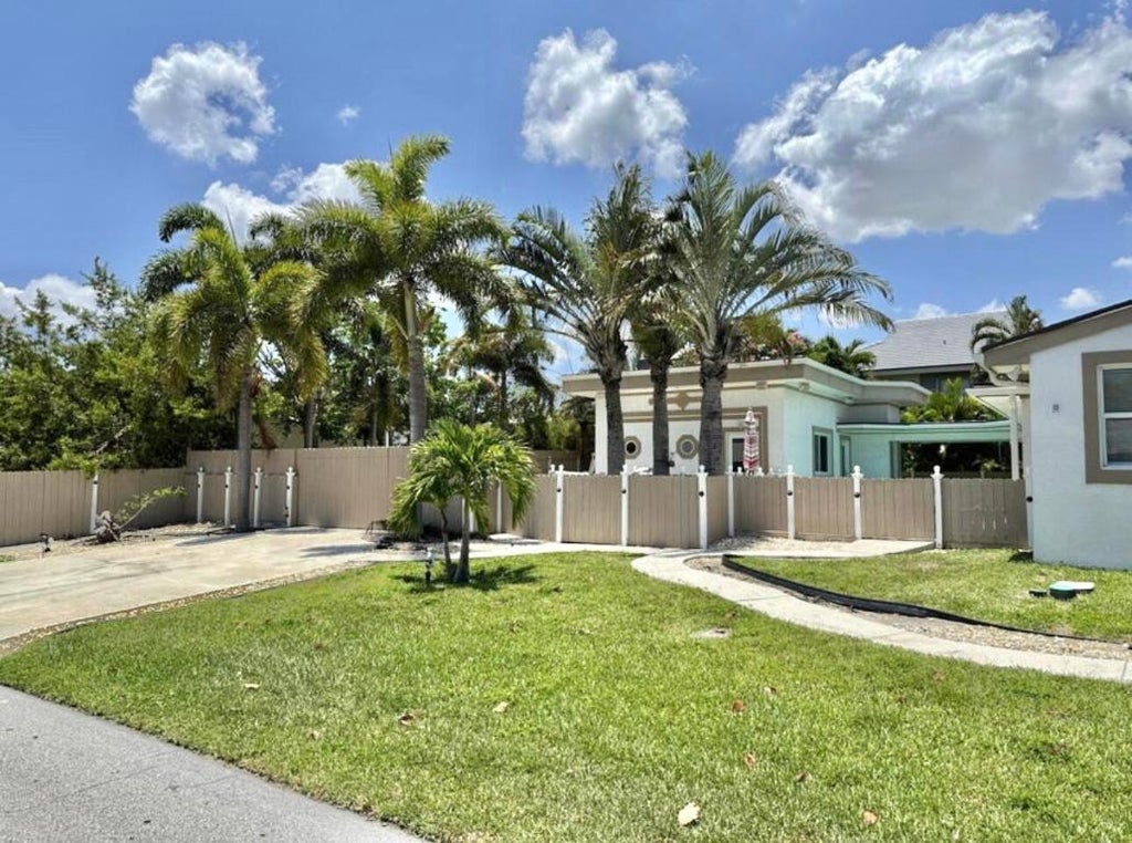 Photo of 698 Forsyth Street #2, Boca Raton, FL 33487 (MLS # R10938098)