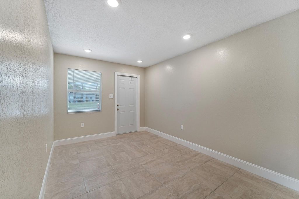 Photo of 2202 Avenue, Fort Pierce, FL 34950 (MLS # F10421763)