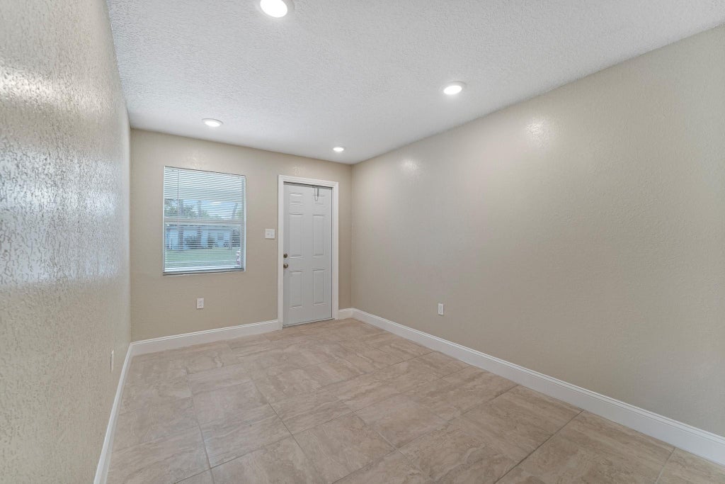 Photo of 2202 Avenue, Fort Pierce, FL 34950 (MLS # F10421763)