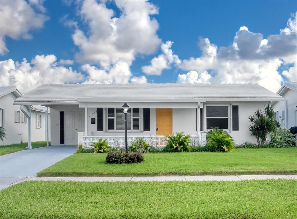 Photo of 2091 SW 13th Avenue, Boynton Beach, FL 33426 (MLS # R10736407)