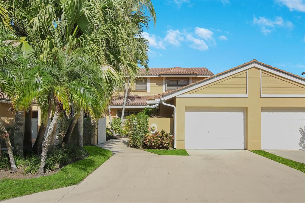Photo of 507 Prestwick Circle, Palm Beach Gardens, FL 33418 (MLS # R10699704)