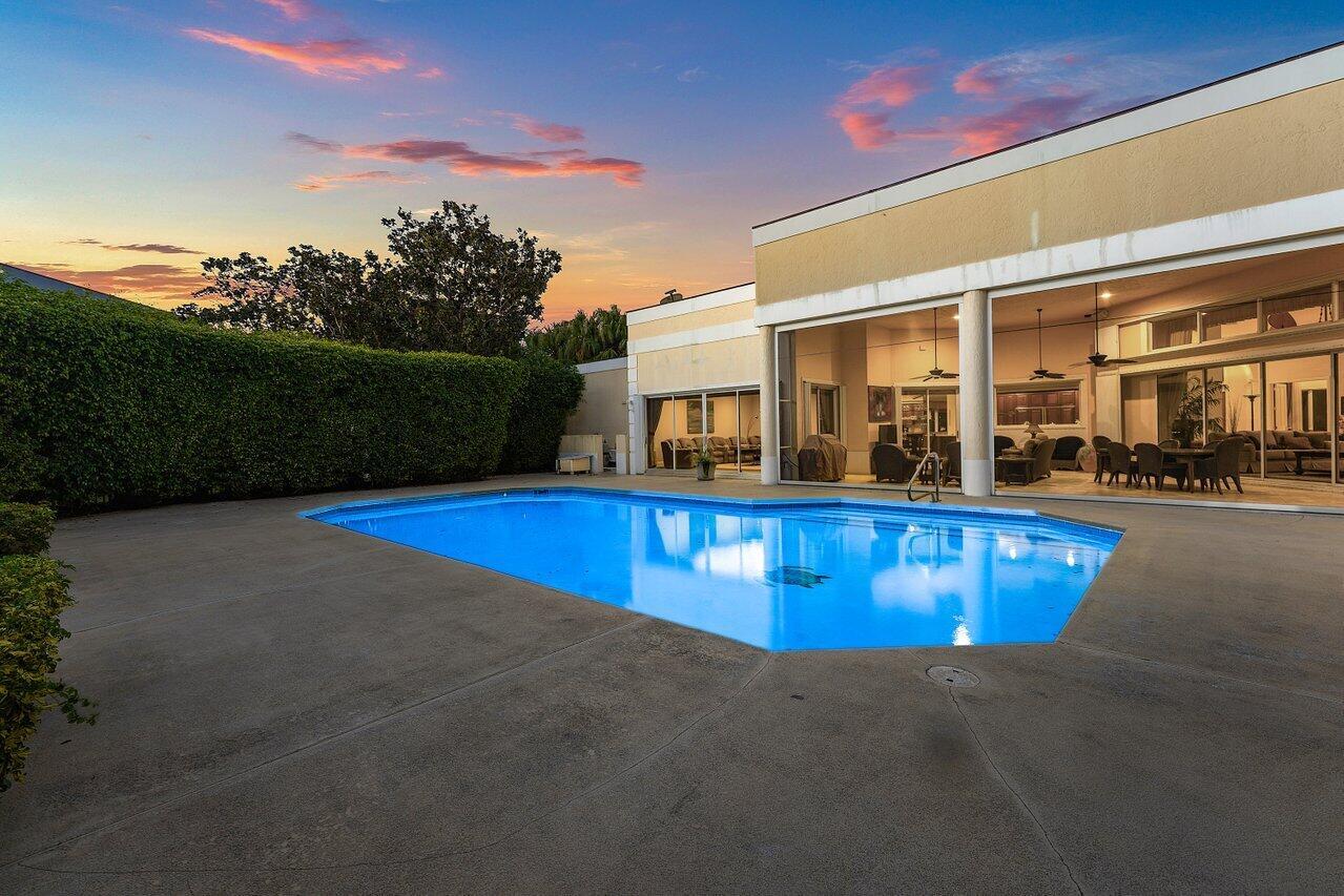 ADMIRALS COVE - Residential