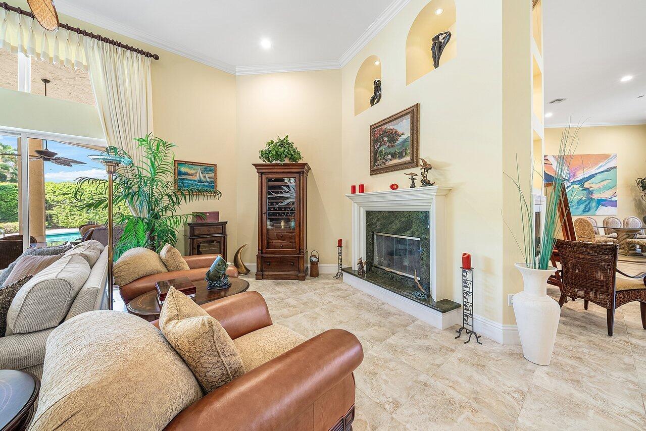 ADMIRALS COVE - Residential
