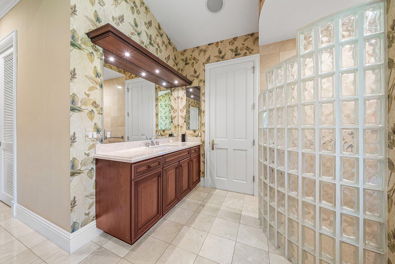ADMIRALS COVE - Residential