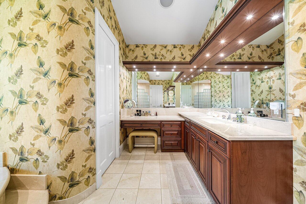 ADMIRALS COVE - Residential