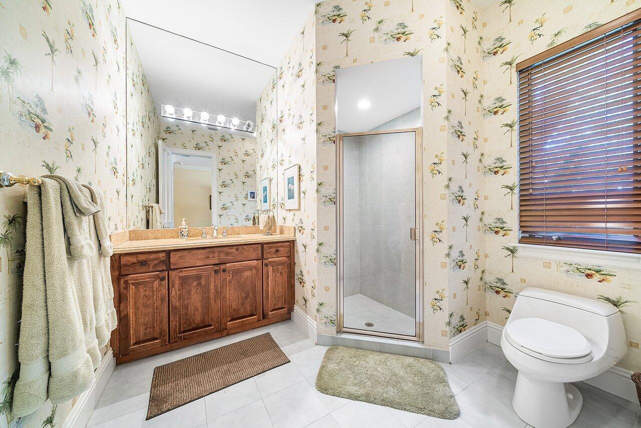 ADMIRALS COVE - Residential