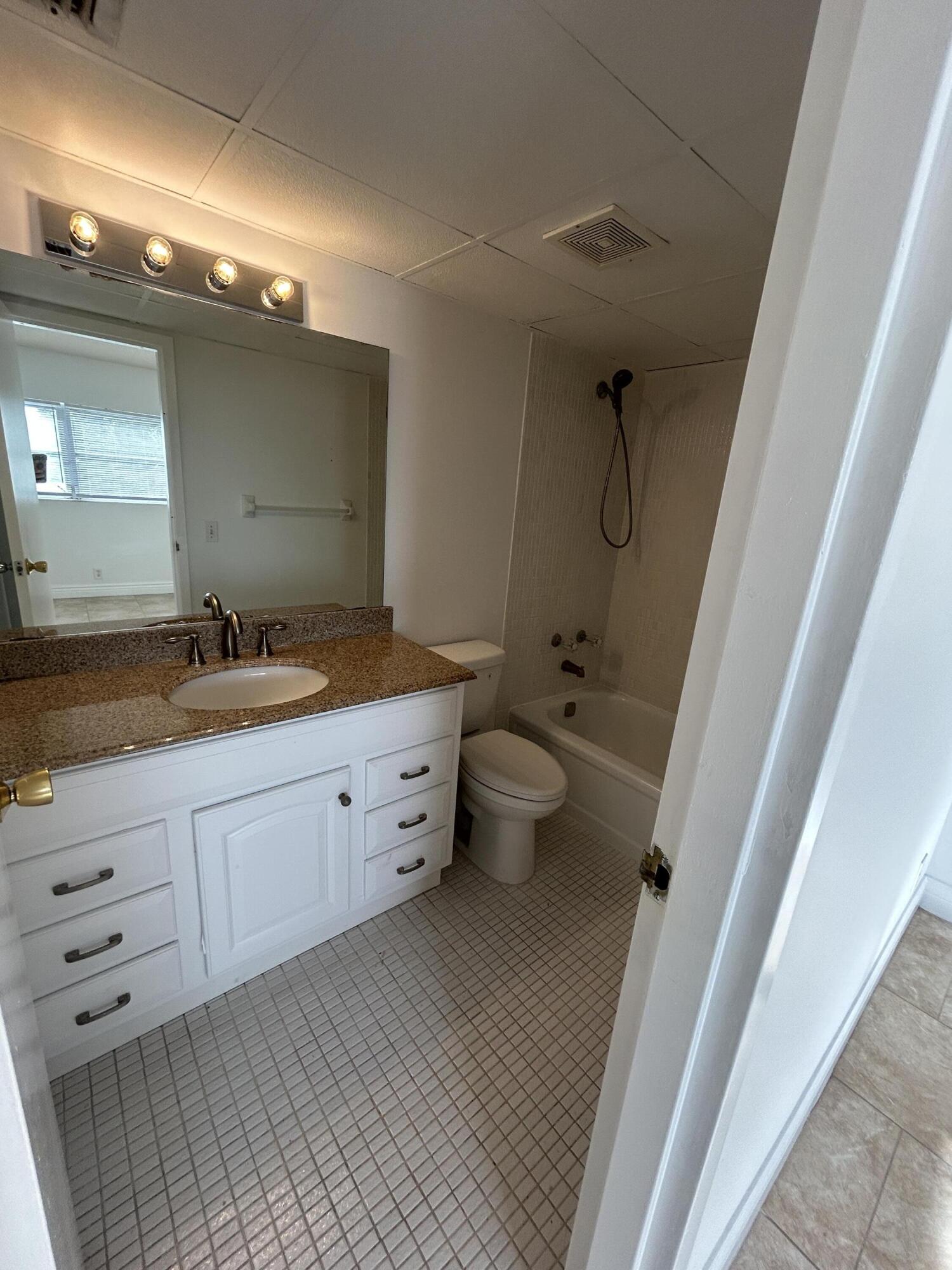 ORIOLE GOLF & TENNIS CLUB CONDO - Residential Lease