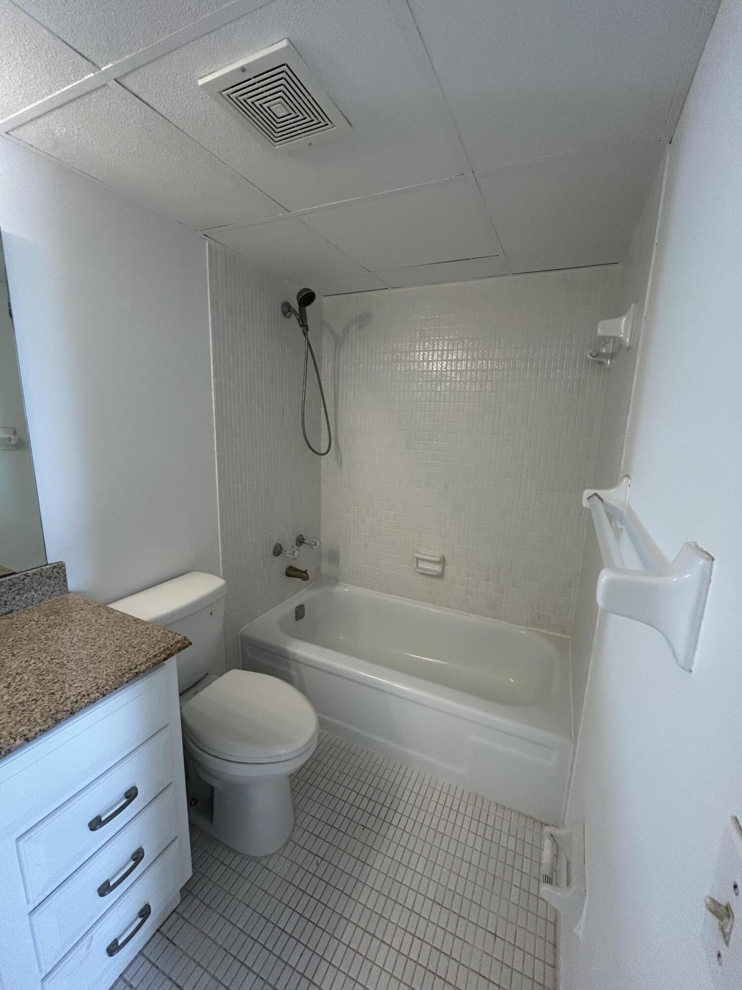 ORIOLE GOLF & TENNIS CLUB CONDO - Residential Lease