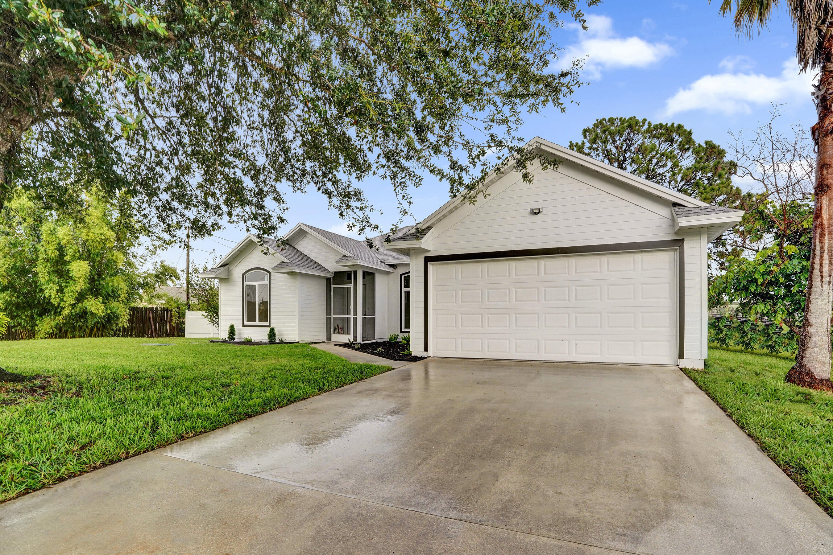 1237 SW Edinburgh Drive