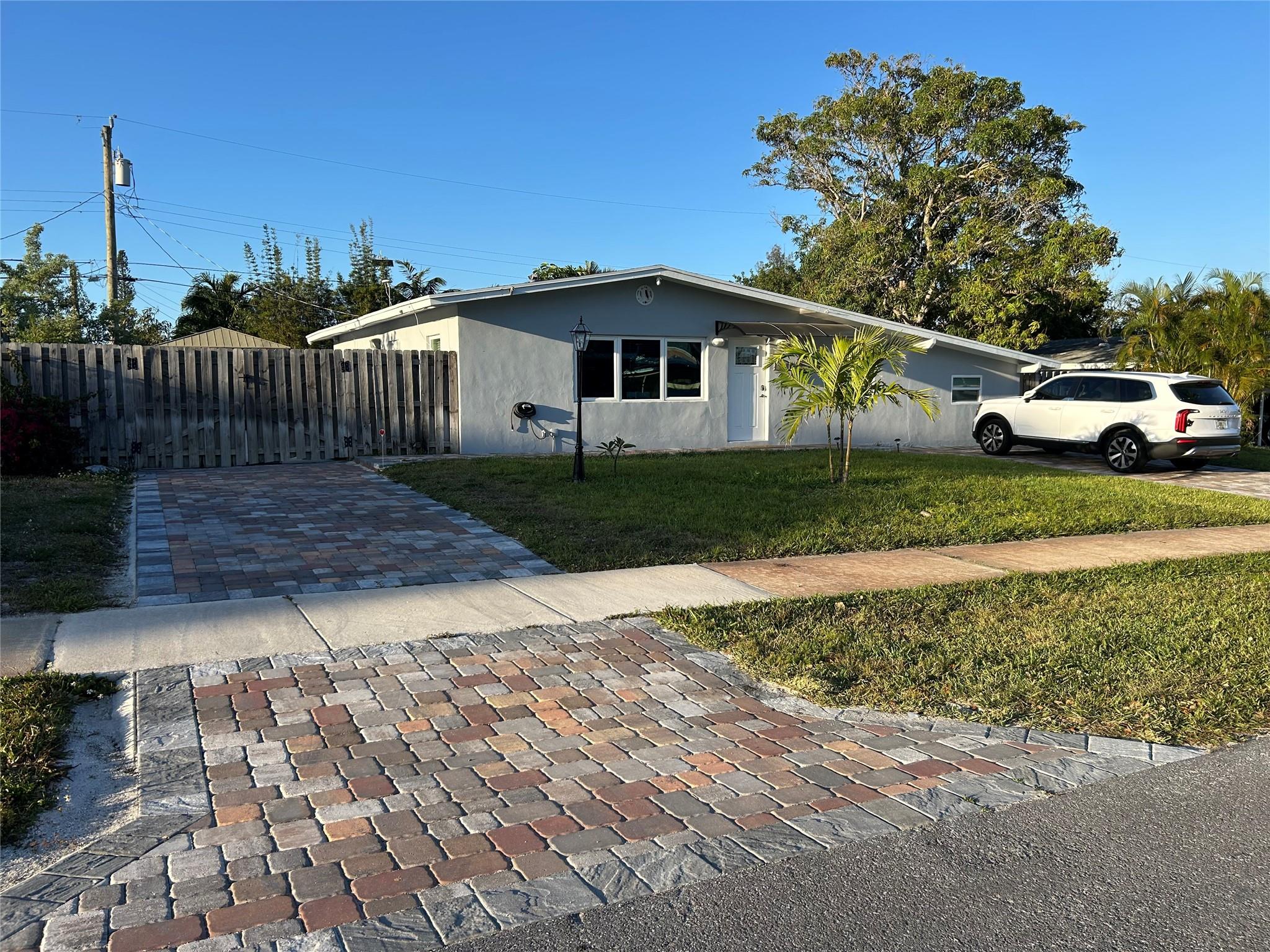 917 W Duval St