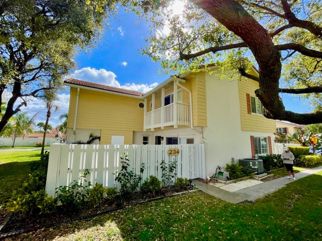 Photo of 234 Seabreeze Circle, Jupiter, FL 33477 (MLS # R10865783)