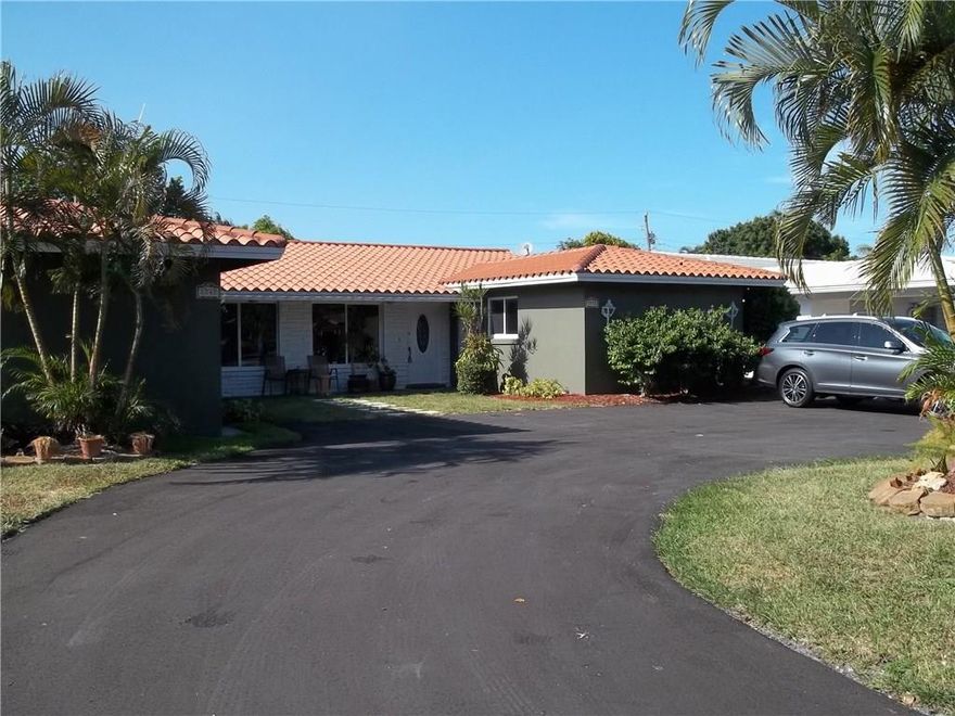 Brand new renovation. Be the first to live in the second side of this duplex renovation! Large beautiful unit with mango tree in the back. New everything!