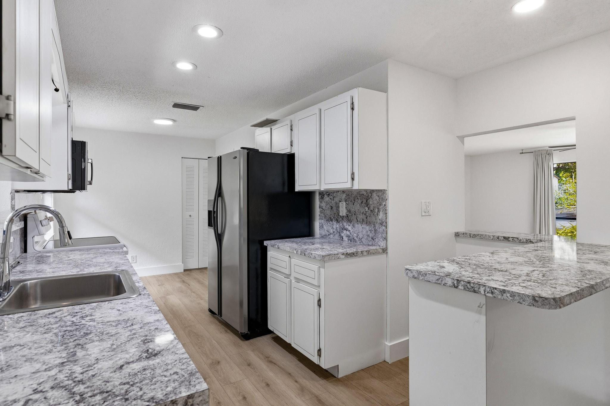 Guardian Estates 81-41 B - Residential Lease