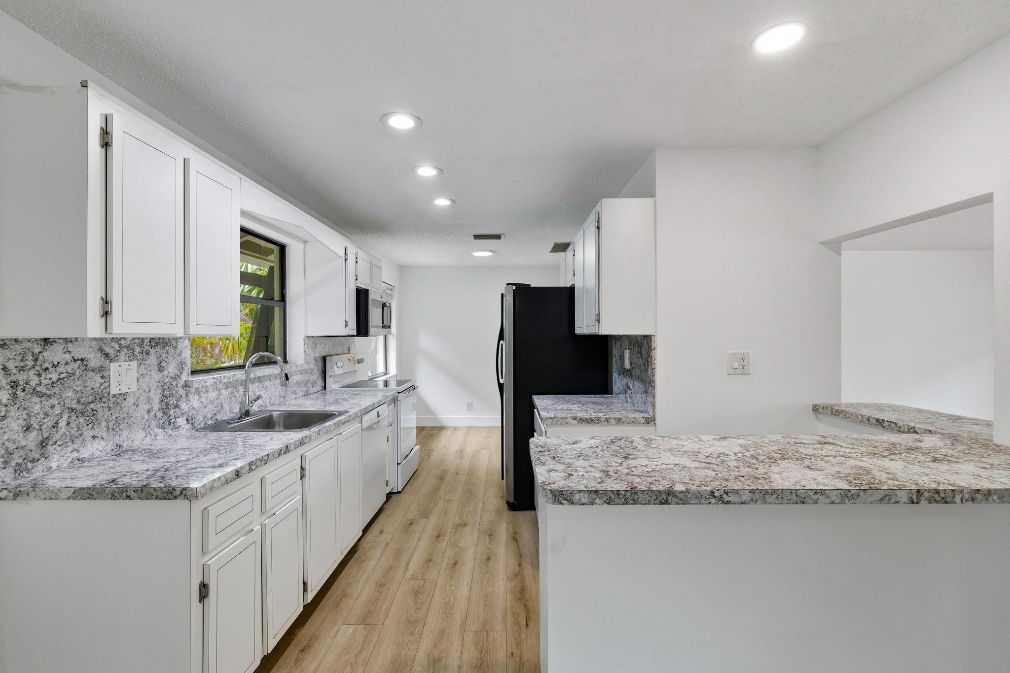 Guardian Estates 81-41 B - Residential Lease