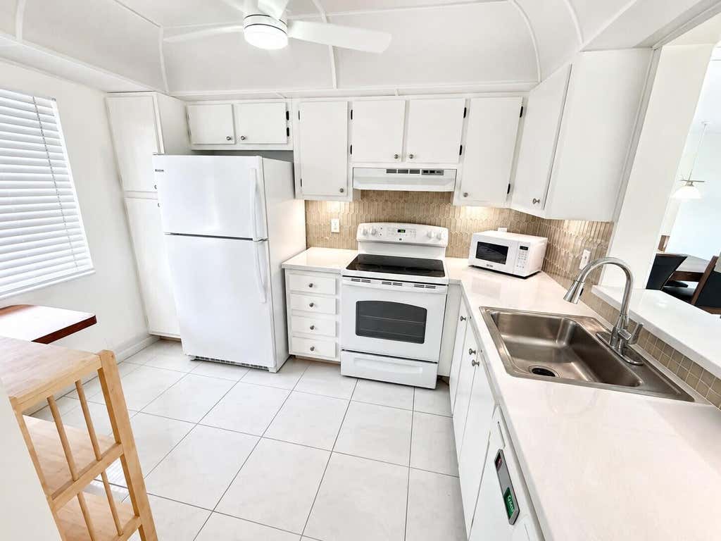 Photo of 14307 Bedford Drive #302, Delray Beach, FL 33446 (MLS # B26017340)