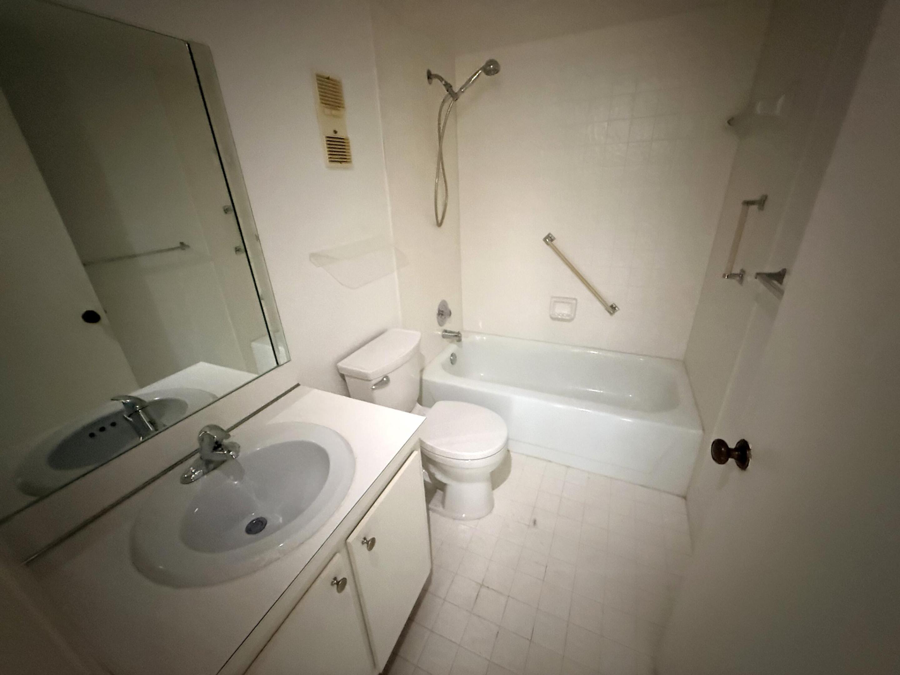 HUNTINGTON LAKES SEC TWO CONDOS - Residential Lease