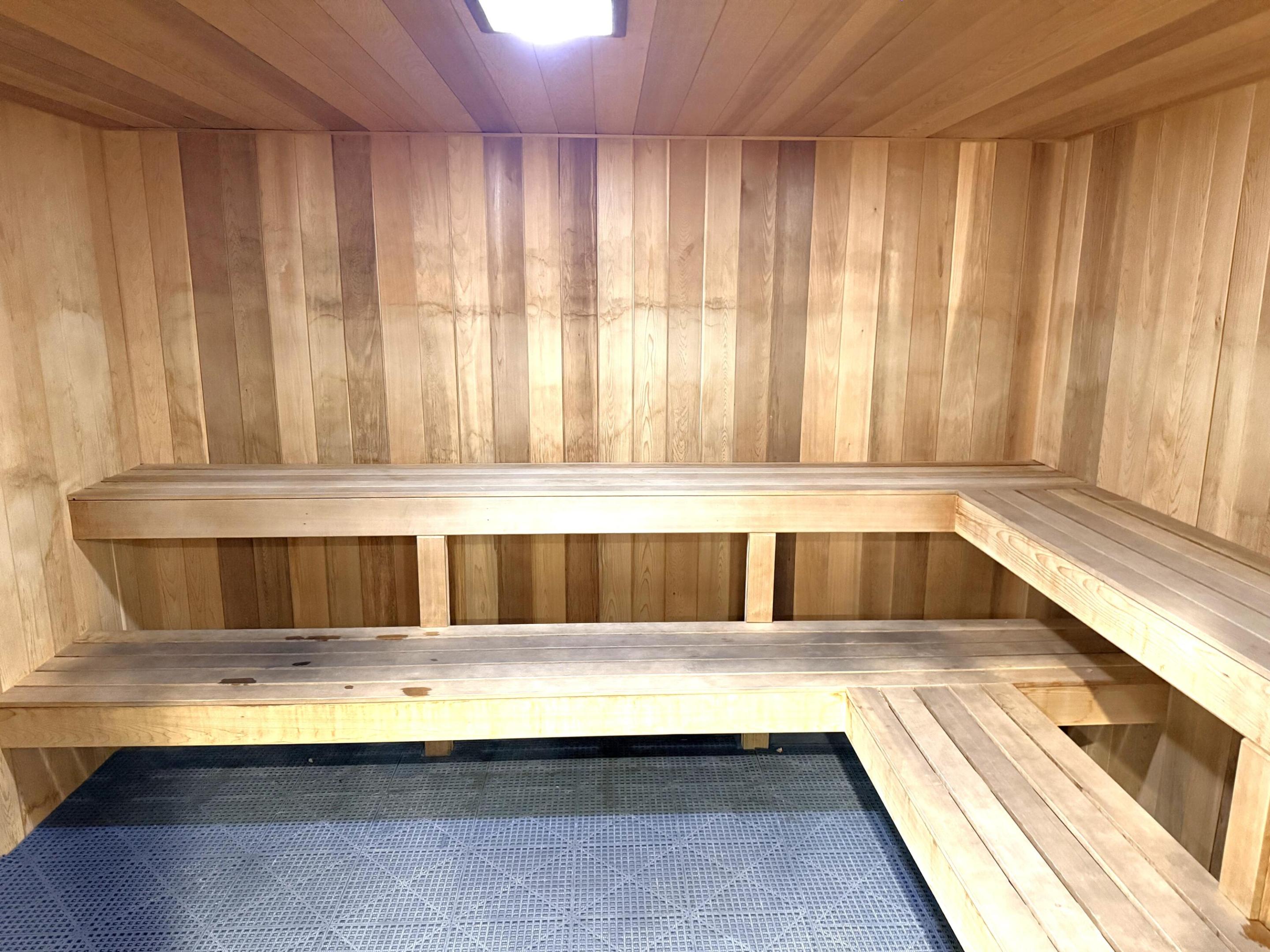 HUNTINGTON LAKES SEC TWO CONDOS - Residential Lease