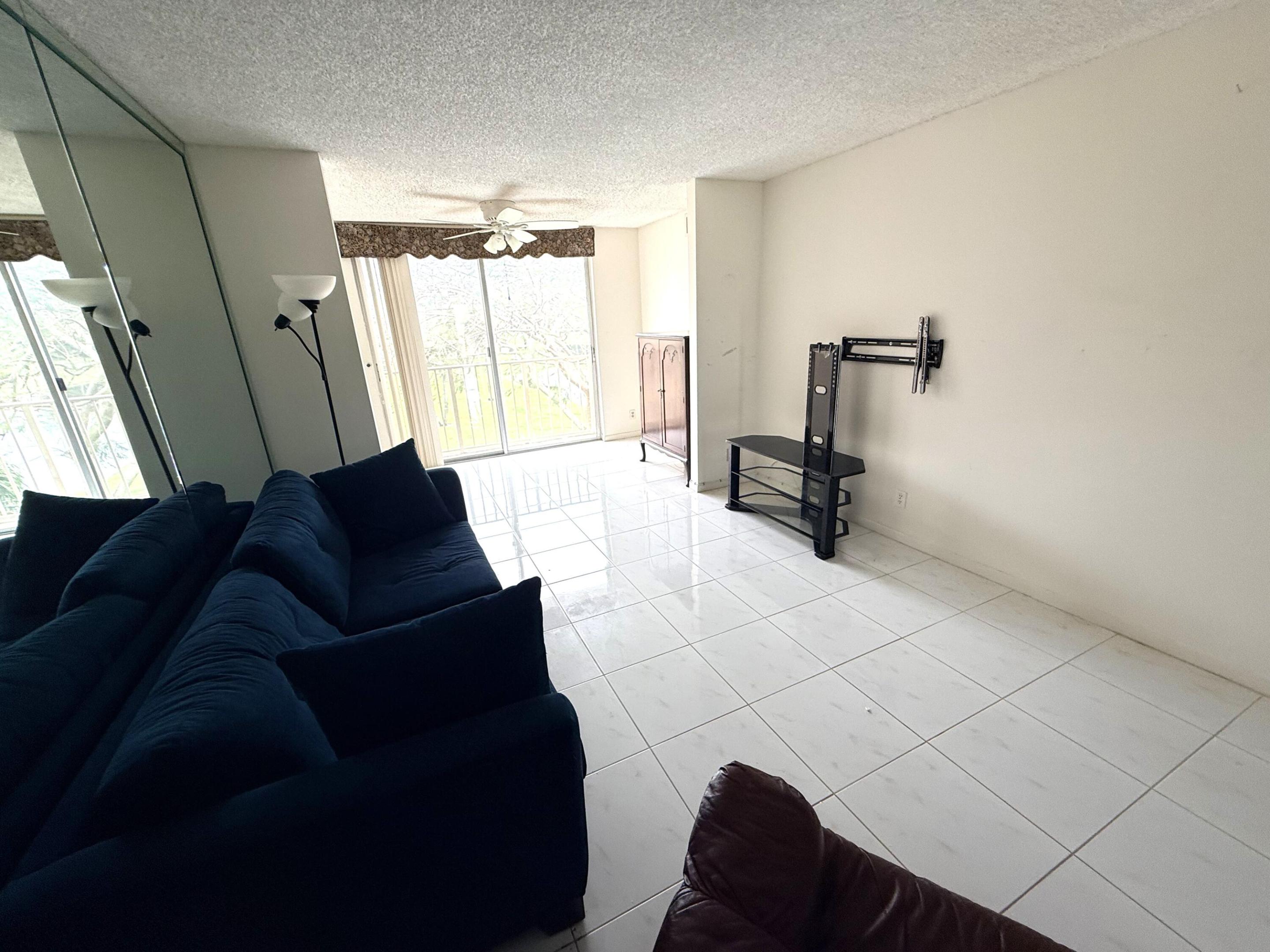 HUNTINGTON LAKES SEC TWO CONDOS - Residential Lease