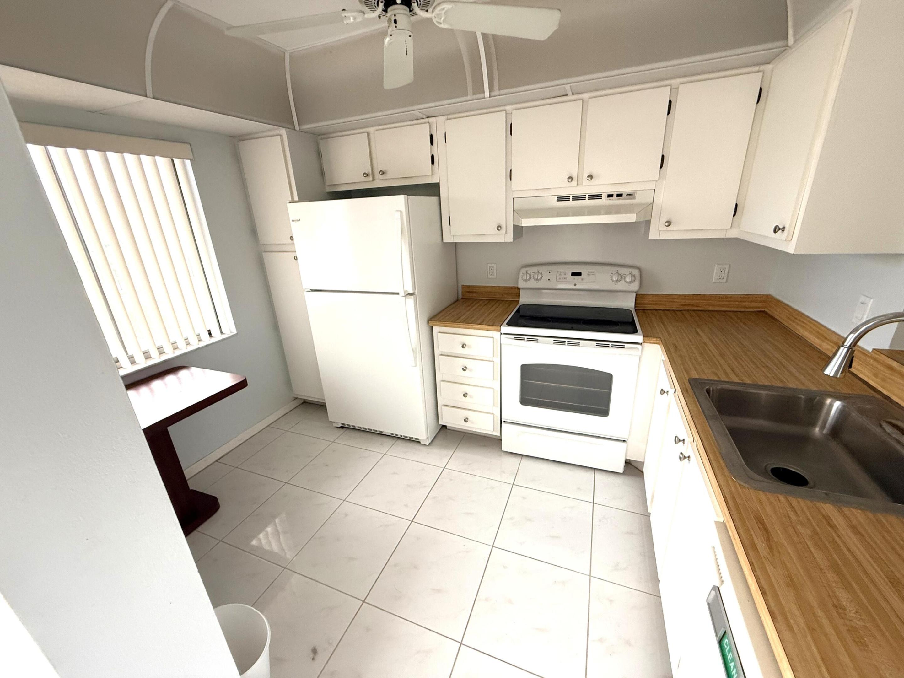HUNTINGTON LAKES SEC TWO CONDOS - Residential Lease
