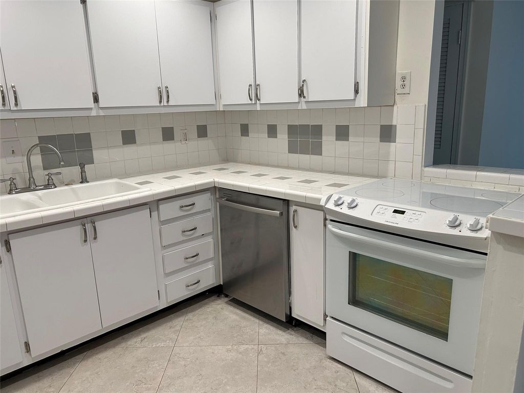 Photo of 6203 Bay Club Drive #2, Fort Lauderdale, FL 33308 (MLS # F10487775)