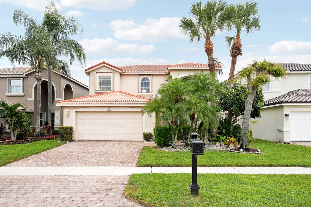 Photo of 7428 VIA LURIA, Lake Worth, FL 33467 (MLS # B26069297)